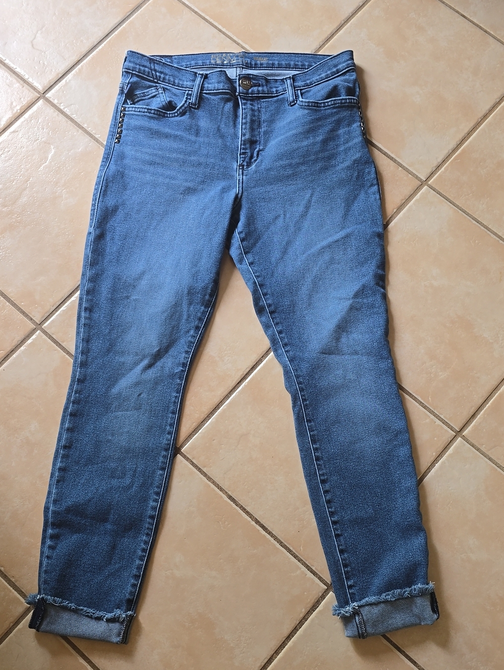 Rock & Republic Cropped Ankle Slim Jeans in Medium Blue
